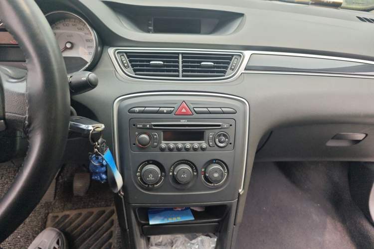 Used Peugeot 308 2013 1.6L Manual YouShang Model Audio And AC Panel