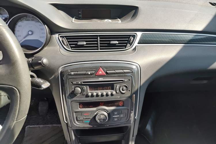 Used Peugeot 308 2013 1.6L Manual Fashion Model Audio And AC Panel