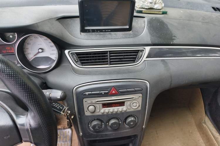 Used Peugeot 308 2013 1.6L Manual YouShang Model CNG Audio And AC Panel