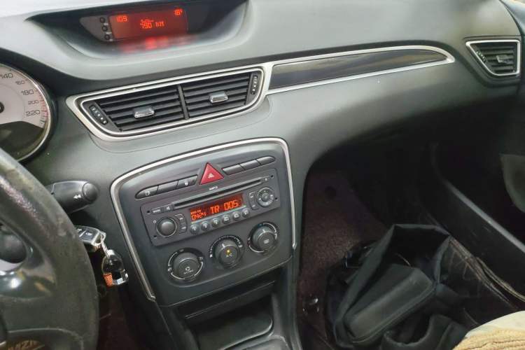 Used Peugeot 308 2013 1.6L Manual YouShang Model Audio And AC Panel