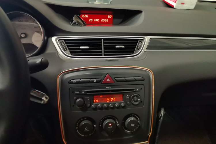 Used Peugeot 308 2013 1.6L Manual YouShang Model Audio And AC Panel