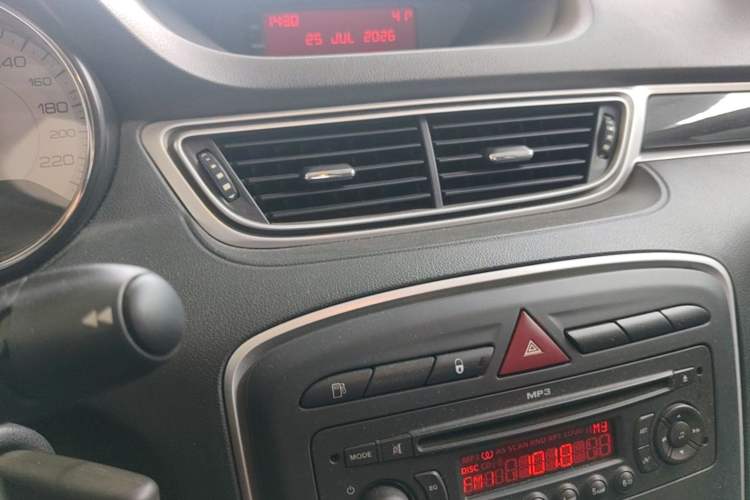 Used Peugeot 308 2013 1.6L Manual YouShang Model Audio And AC Panel