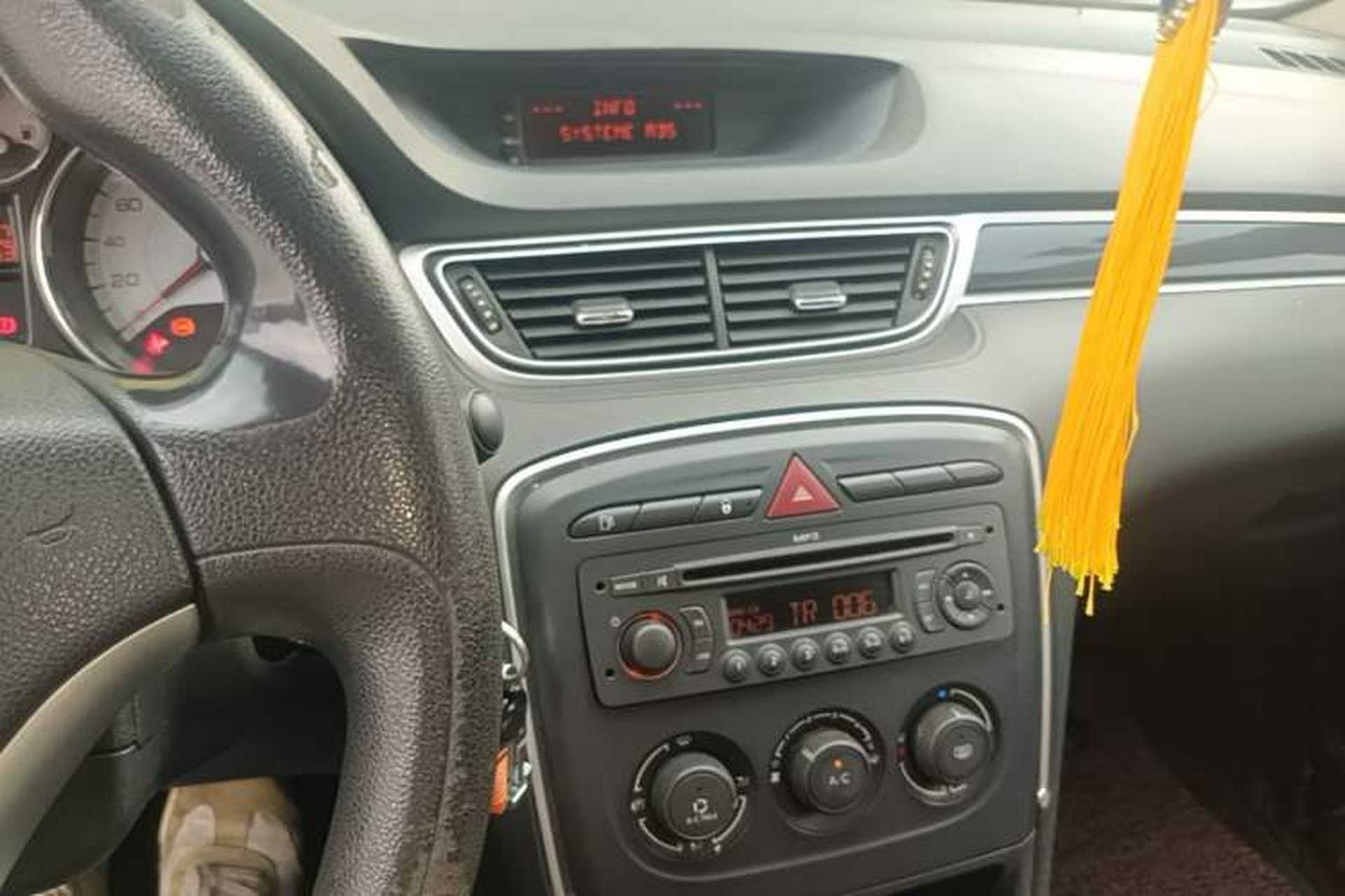 Used Peugeot 308 2013 1.6L Manual YouShang Model Audio And AC Panel