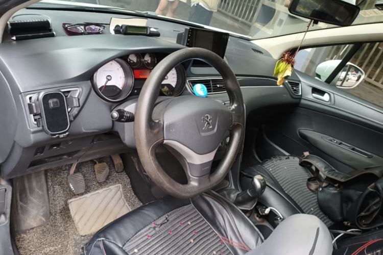 Used Peugeot 308 2013 1.6L Manual YouShang Model Center Console