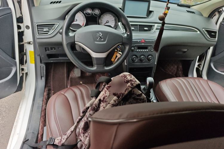 Used Peugeot 308 2013 1.6L Manual YouShang Model Center Console