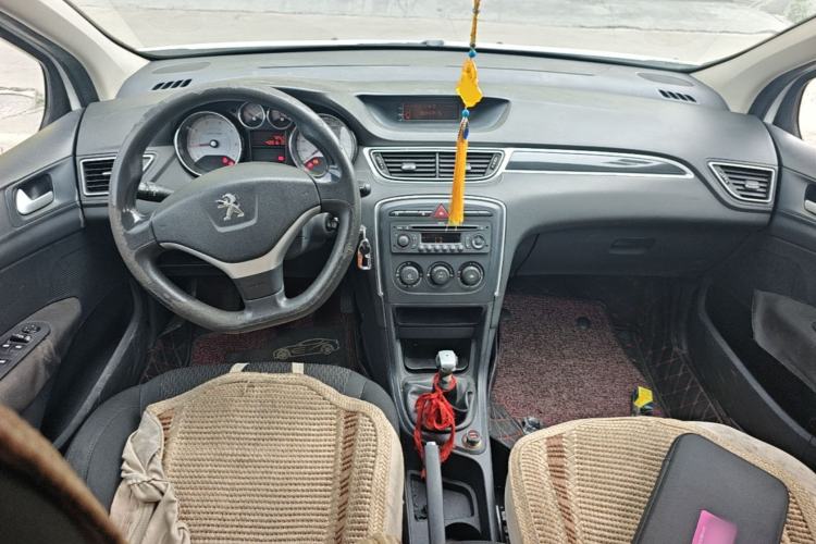 Used Peugeot 308 2013 1.6L Manual YouShang Model Center Console