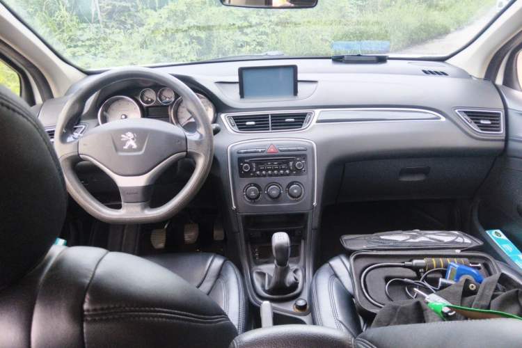 Used Peugeot 308 2013 1.6L Manual YouShang Model Center Console