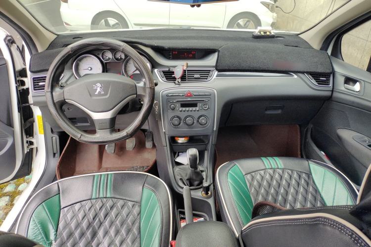 Used Peugeot 308 2013 1.6L Manual YouShang Model Center Console