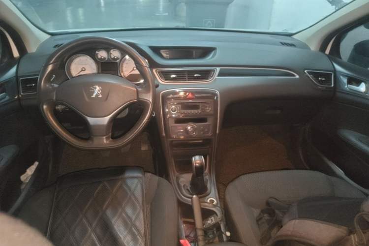Used Peugeot 308 2013 1.6L Manual YouShang Model Center Console