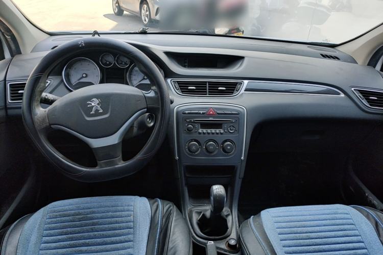 Used Peugeot 308 2013 1.6L Manual YouShang Model Center Console