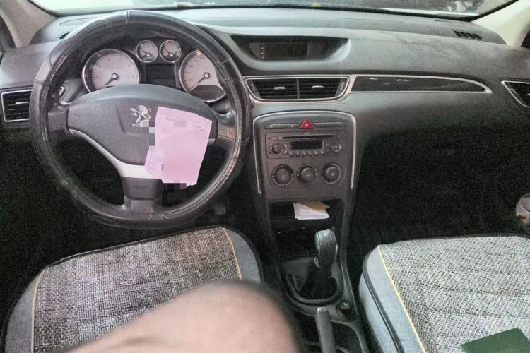 Used Peugeot 308 2013 1.6L Manual YouShang Model Center Console