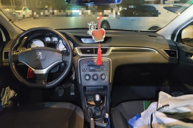 Used Peugeot 308 2013 1.6L Manual YouShang Model Center Console