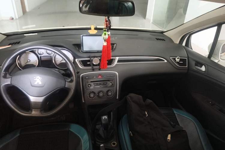 Used Peugeot 308 2013 1.6L Manual YouShang Model Center Console