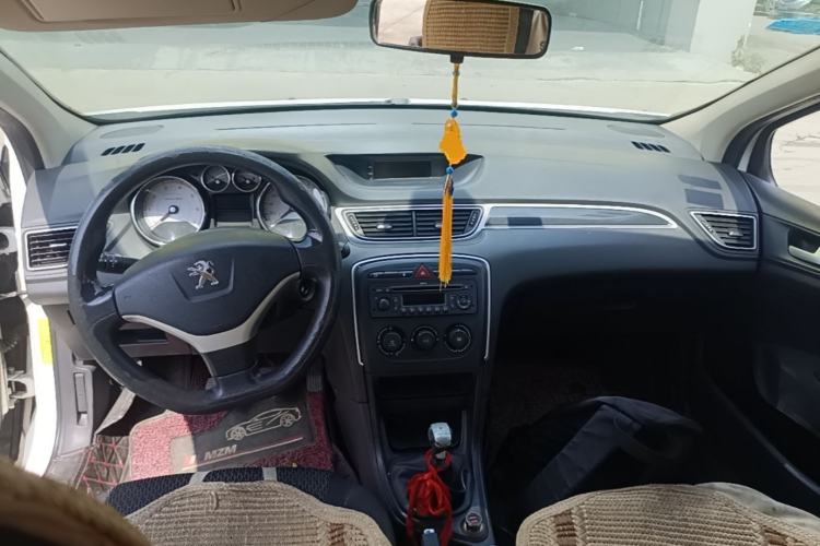 Used Peugeot 308 2013 1.6L Manual YouShang Model Center Console