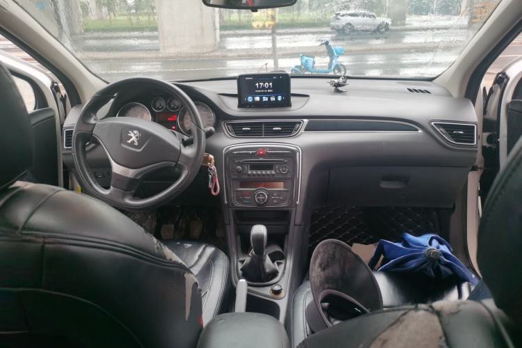 Used Peugeot 308 2013 1.6L Manual Fashion Model Center Console