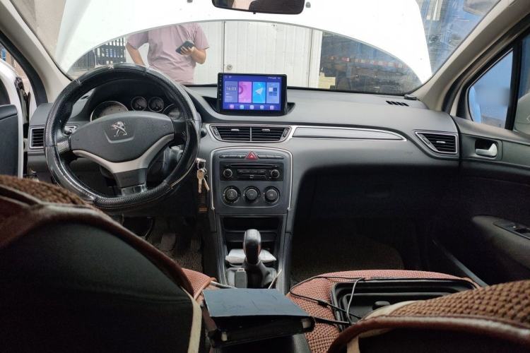 Used Peugeot 308 2013 1.6L Manual YouShang Model Center Console