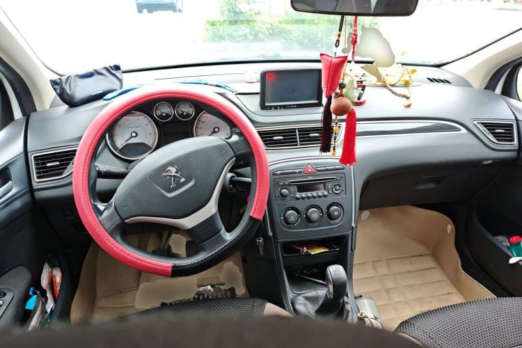 Used Peugeot 308 2013 1.6L Manual YouShang Model Center Console