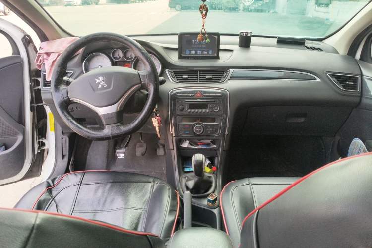 Used Peugeot 308 2013 1.6L Manual YouShang Model Center Console