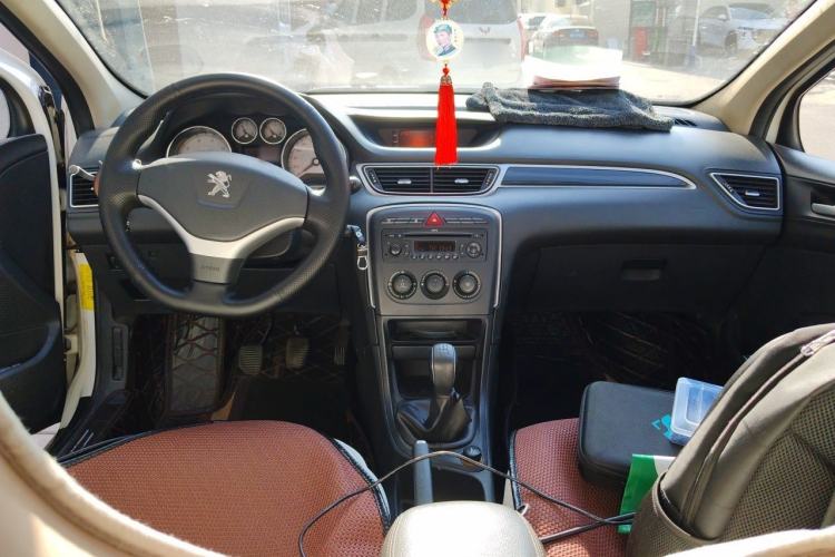 Used Peugeot 308 2013 1.6L Manual YouShang Model Center Console