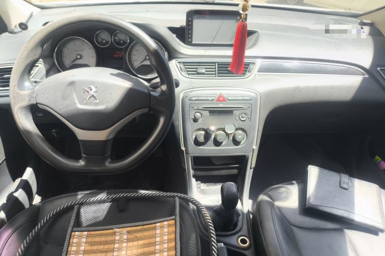 Used Peugeot 308 2013 1.6L Manual YouShang Model Center Console