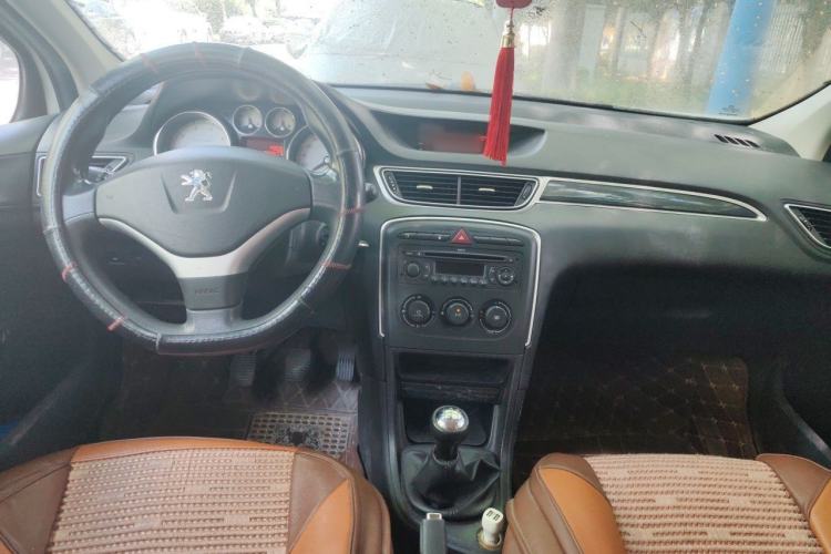 Used Peugeot 308 2013 1.6L Manual YouShang Model Center Console