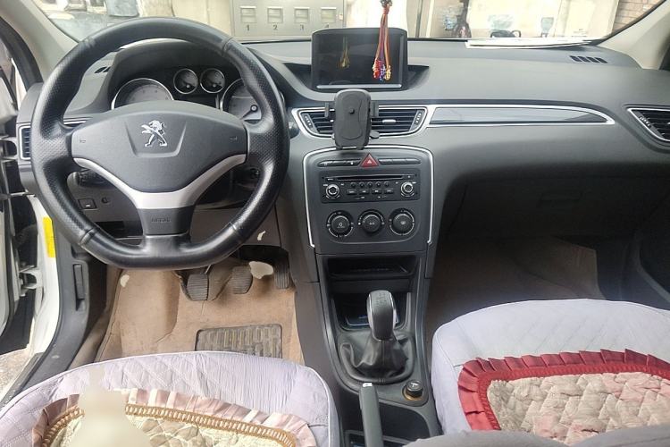 Used Peugeot 308 2013 1.6L Manual YouShang Model Center Console