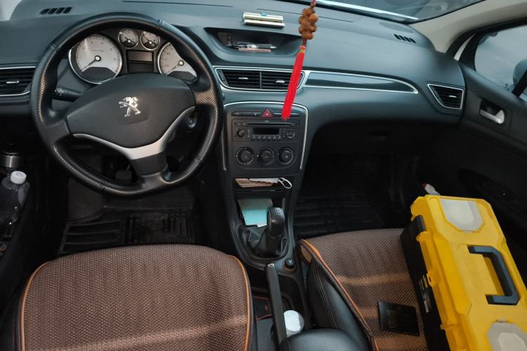 Used Peugeot 308 2013 1.6L Manual YouShang Model Center Console