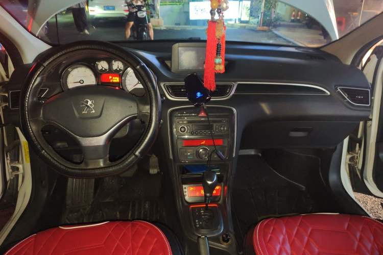 Used Peugeot 308 2013 1.6L Automatic Fashionable Chen Kun Excellent Edition Center Console