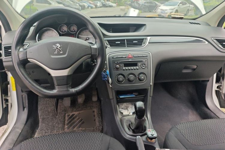 Used Peugeot 308 2013 1.6L Manual YouShang Model Center Console