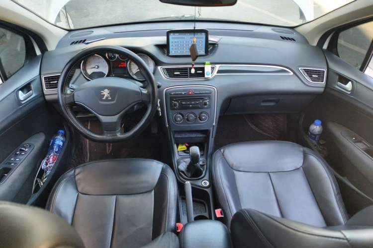 Used Peugeot 308 2013 1.6L Manual YouShang Model Center Console