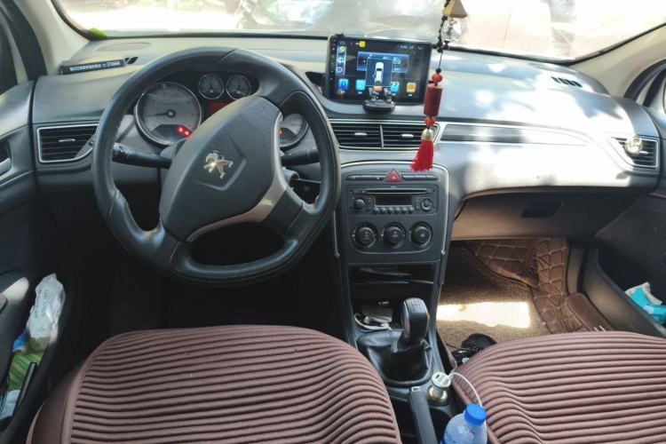 Used Peugeot 308 2013 1.6L Manual YouShang Model Center Console