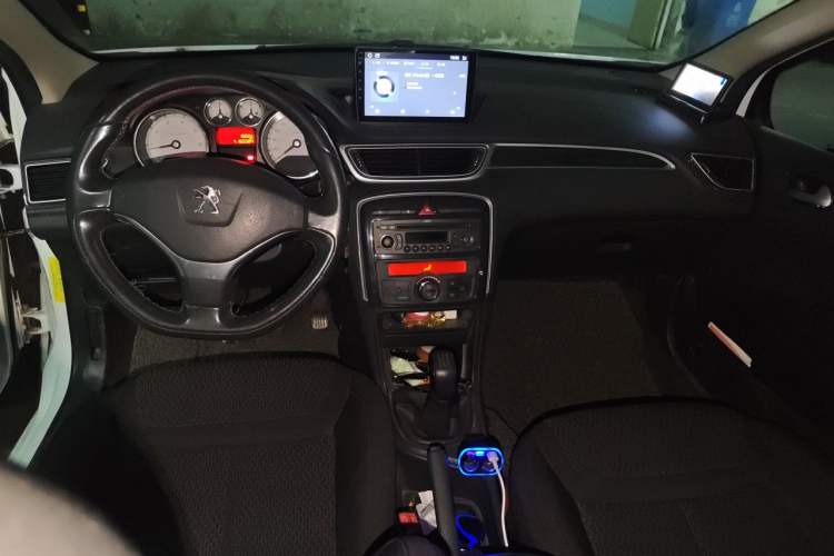 Used Peugeot 308 2013 1.6L Manual Fashion Model Center Console