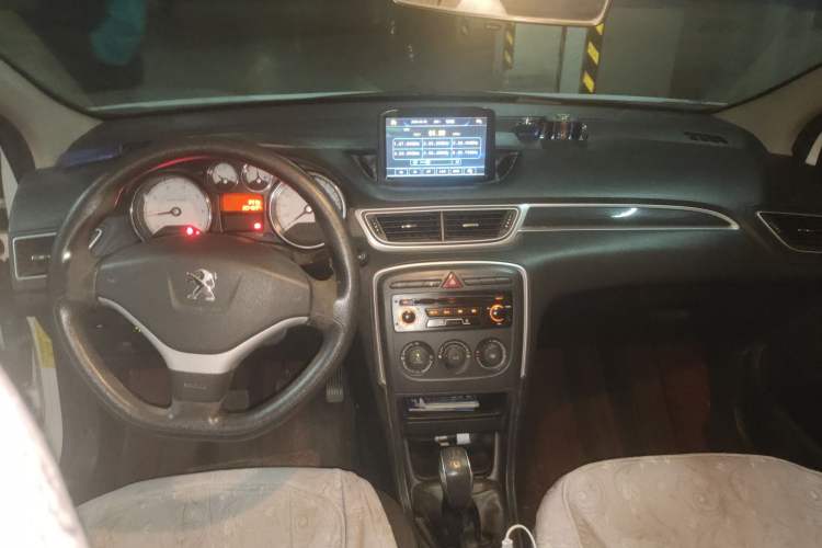 Used Peugeot 308 2013 1.6L Manual YouShang Model CNG Center Console