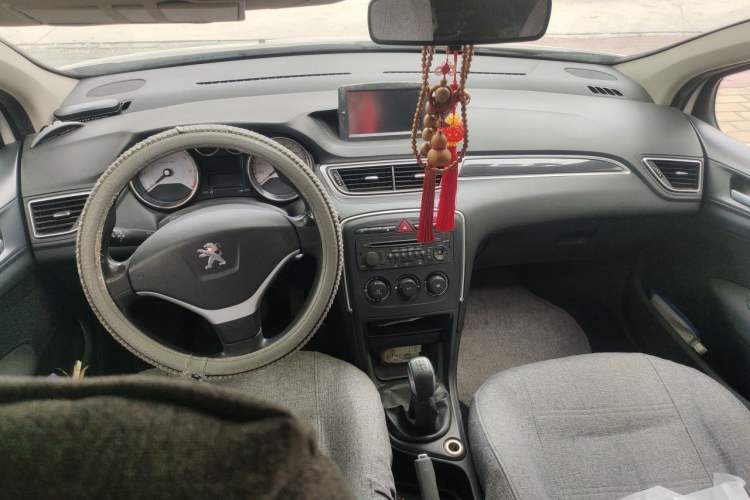 Used Peugeot 308 2013 1.6L Manual YouShang Model Center Console