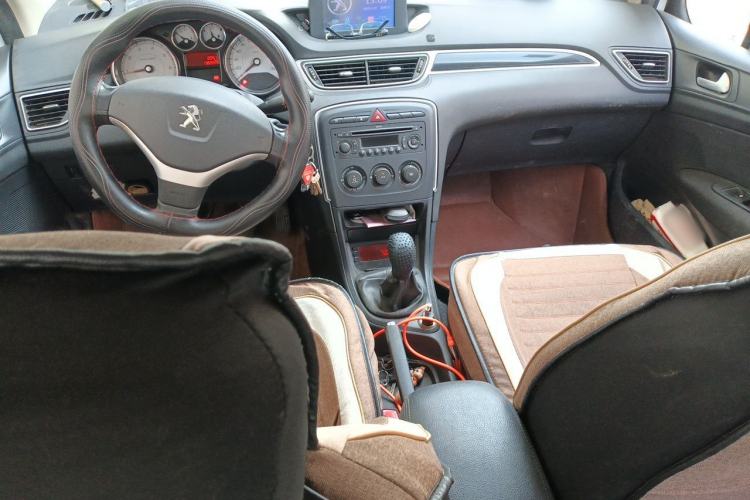 Used Peugeot 308 2013 1.6L Manual YouShang Model Center Console