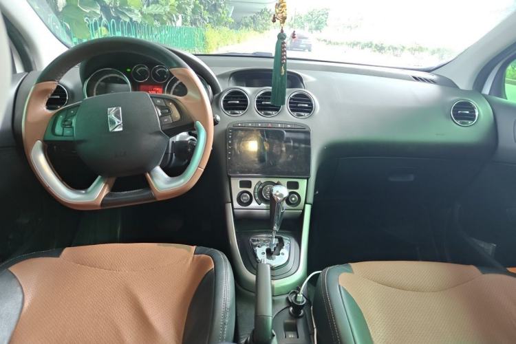 Used Peugeot 308 2013 1.6T SW Fashion Edition Center Console