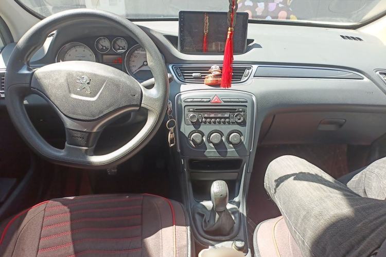 Used Peugeot 308 2013 1.6L Manual YouShang Model Center Console