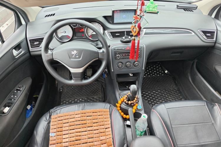 Used Peugeot 308 2013 1.6L Manual YouShang Model Center Console