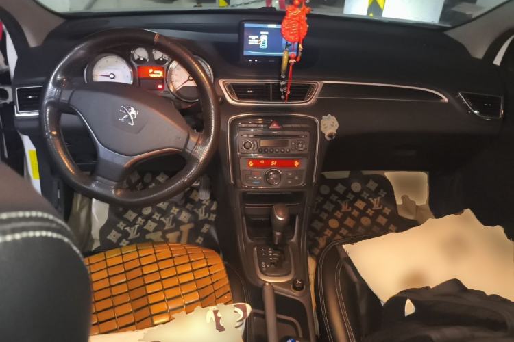 Used Peugeot 308 2013 1.6L Automatic Fashion Model Center Console