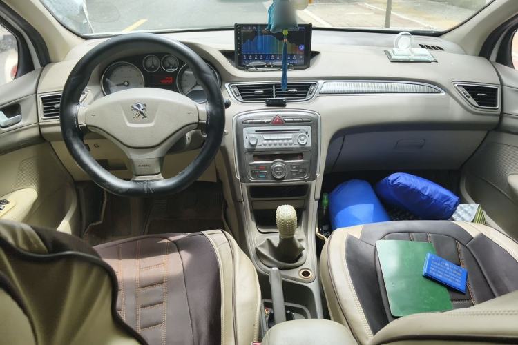 Used Peugeot 308 2013 1.6L Manual Fashion Model Center Console