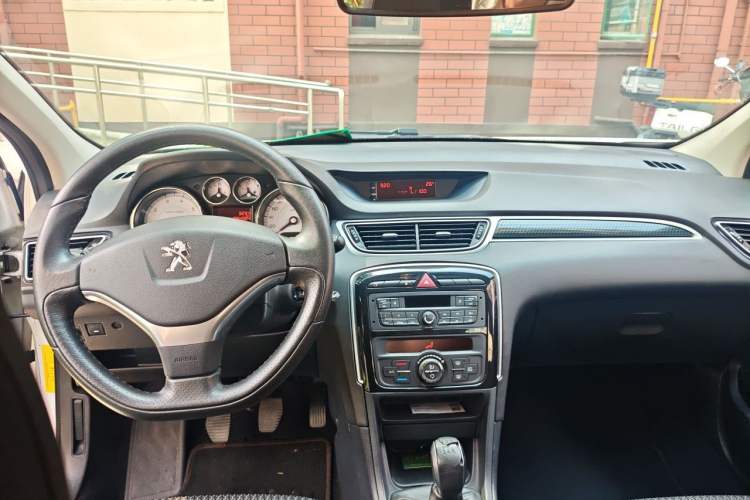 Used Peugeot 308 2013 1.6L Manual Fashion Model Center Console
