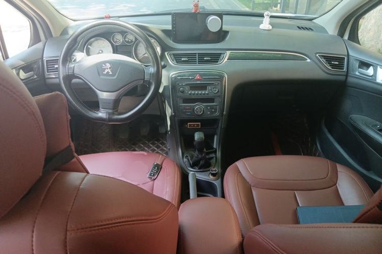 Used Peugeot 308 2013 1.6L Manual Fashion Model Center Console