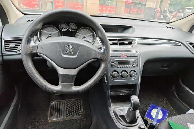 Used Peugeot 308 2013 1.6L Manual YouShang Model Center Console