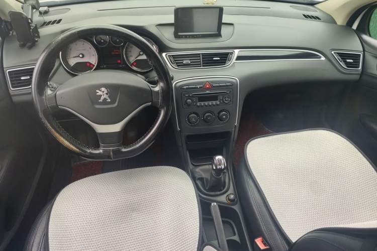 Used Peugeot 308 2013 1.6L Manual YouShang Model Center Console