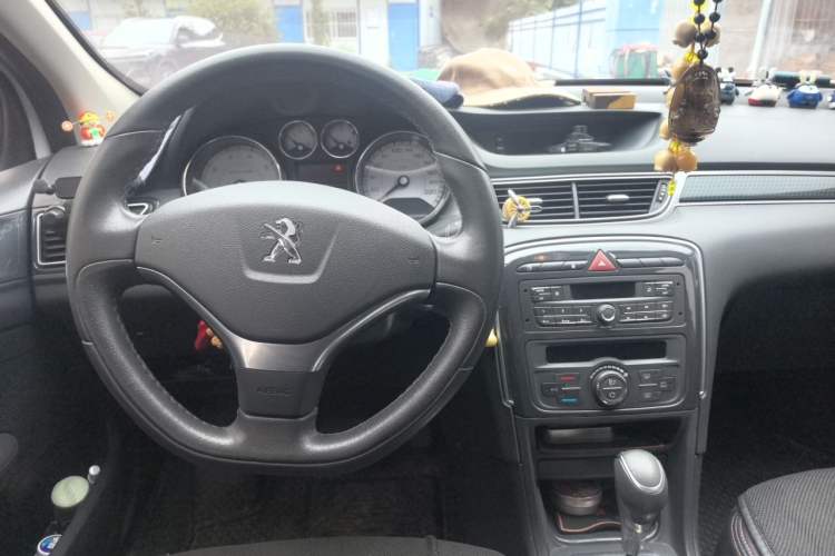 Used Peugeot 308 2013 1.6L Automatic Fashion Model Center Console