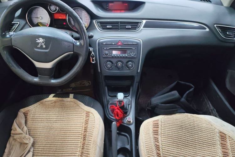 Used Peugeot 308 2013 1.6L Manual YouShang Model Center Console