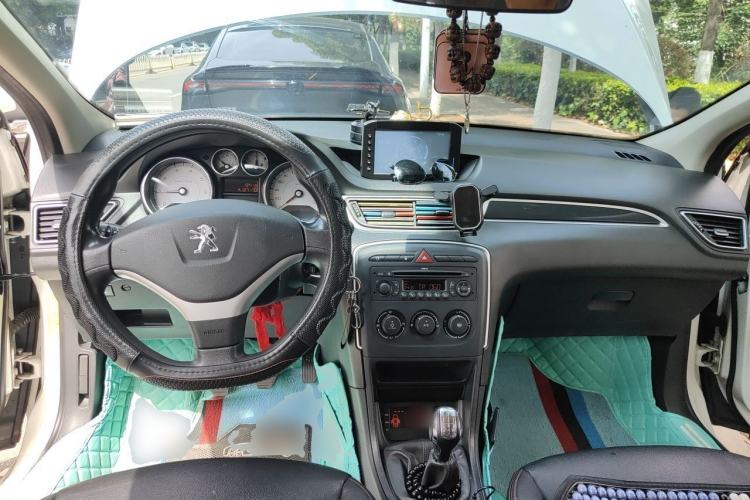 Used Peugeot 308 2013 1.6L Manual YouShang Model Center Console