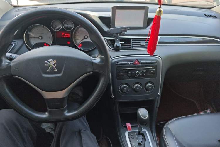 Used Peugeot 308 2013 1.6L Automatic YouShang Model Center Console