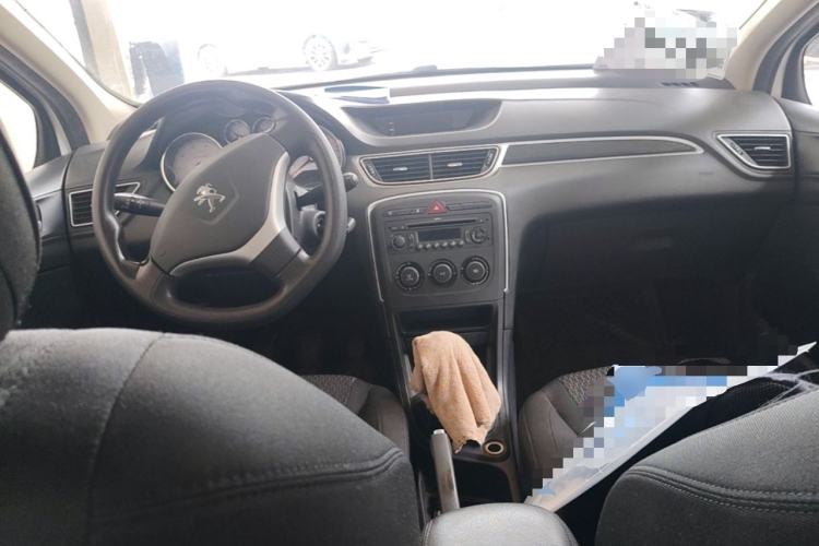 Used Peugeot 308 2013 1.6L Manual YouShang Model Center Console