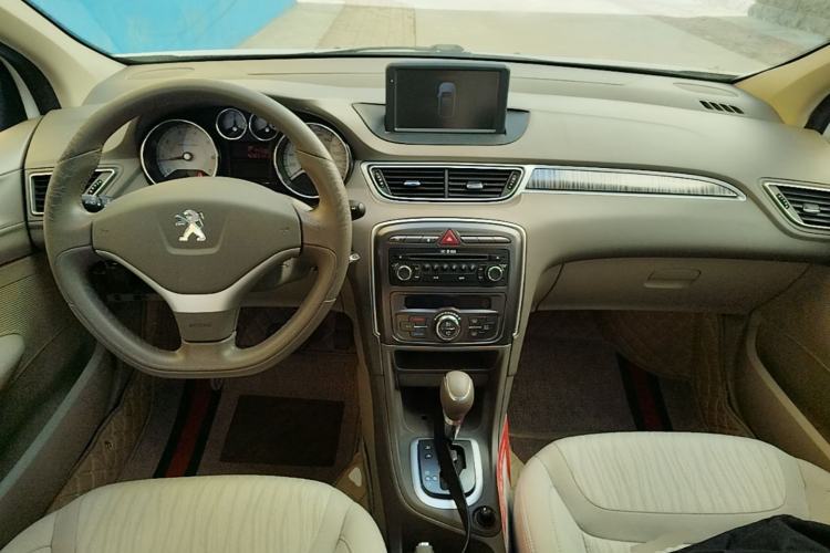 Used Peugeot 308 2013 1.6L Automatic Fashion Model Center Console